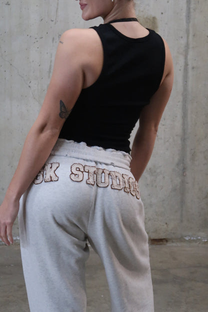 DISTRESSED LOGO SWEATPANTS - HEATHER GREY
