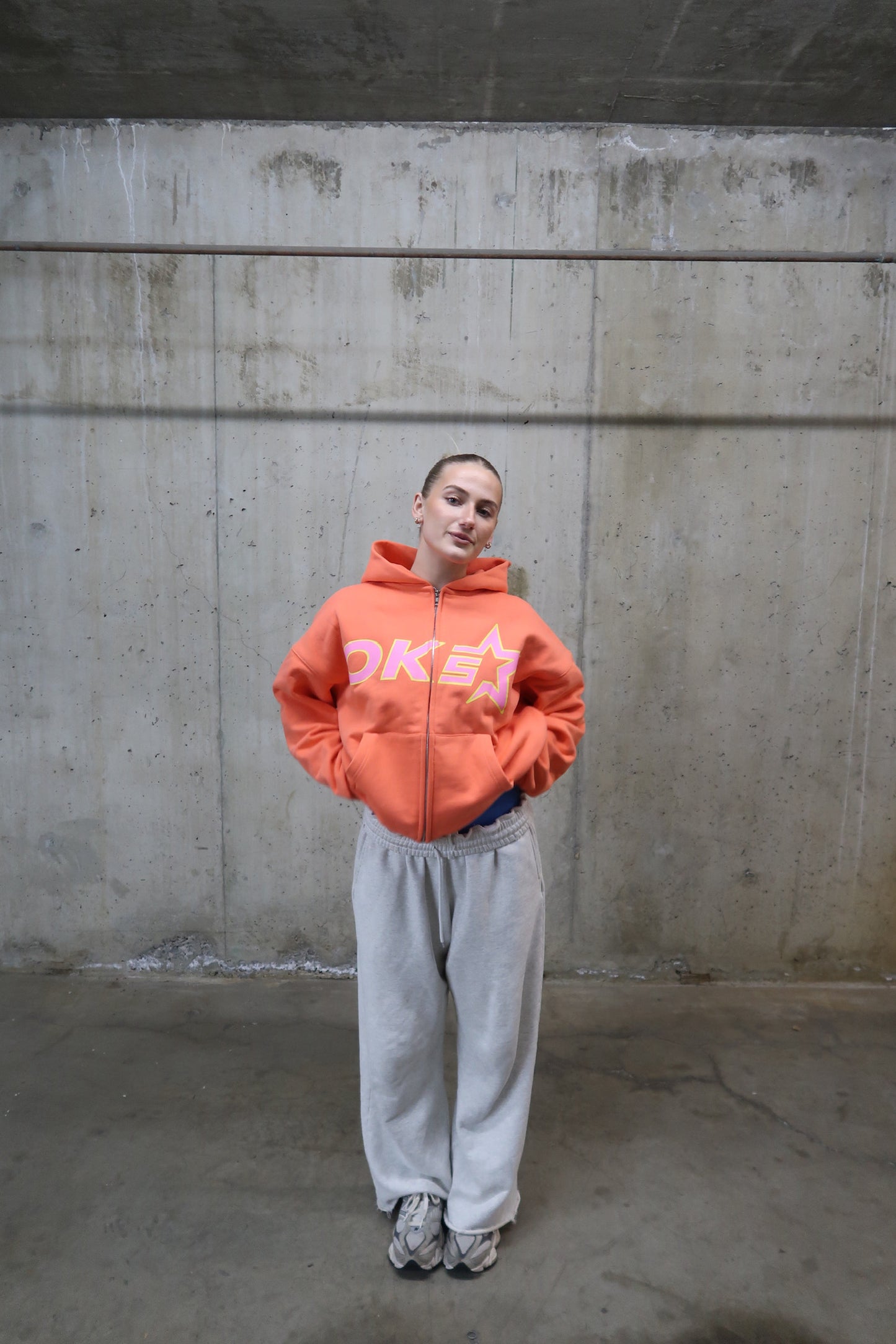 DISTRESSED LOGO SWEATPANTS - HEATHER GREY